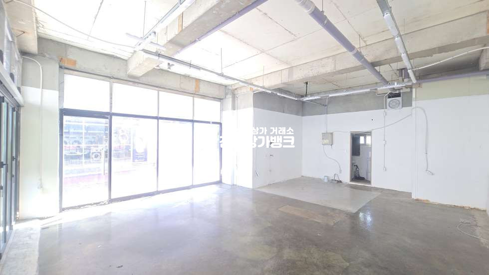 전북 전주완산구 효자동2가 효자동2가 평생교육원부근 1층상가 앞 폴딩도어설치 자동차업종&미용등 강력추천 ! 월세 매물번호 17068 사진 3
