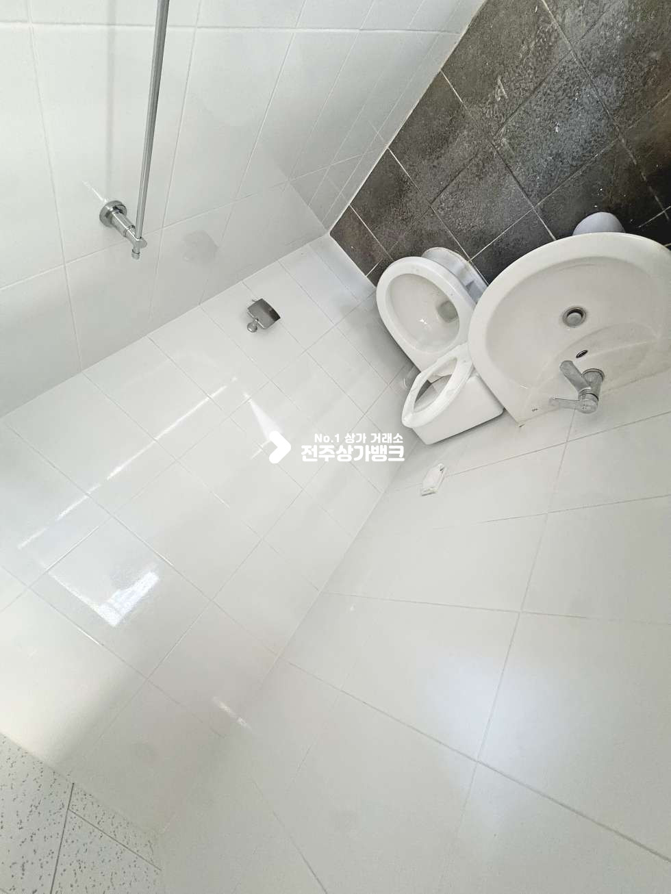 전북 전주완산구 효자동3가 문학초부근 대로변 눈에 확띄는 상가 공실나왔습니다 통창에 깔끔한 컨디션 월세 매물번호 17085 사진 6