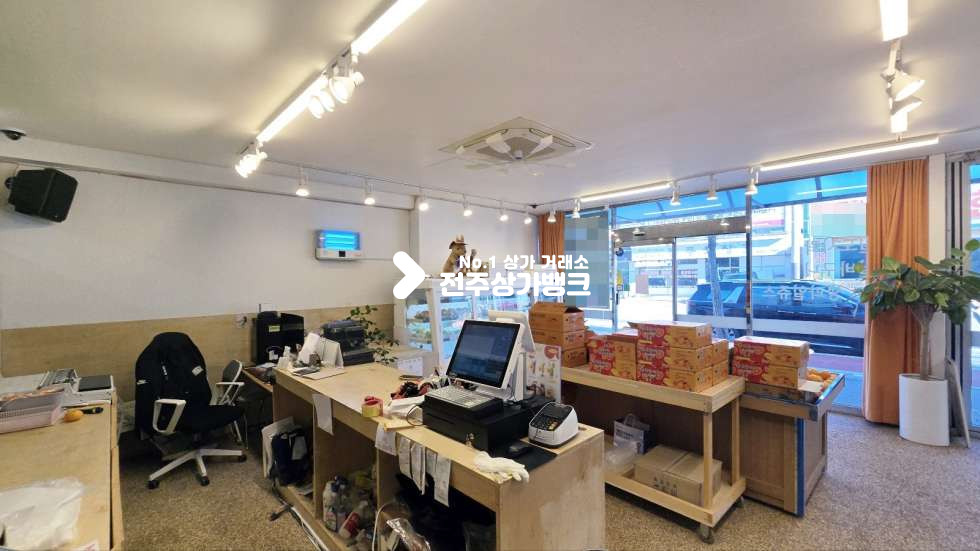 전북 전주완산구 중화산동2가 중화산동2가 장사잘되고 유동인구 많은곳 1층 과일가계상가 양도양수 권리금협의가능 ! 월세 매물번호 16653 사진 3