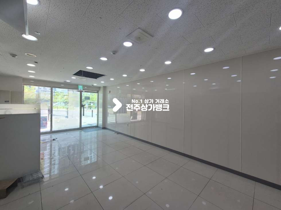 전북 전주완산구 효자동2가 ○효천지구 아파트단지내 상가. 프렌차이즈 카페 추천!○ 월세 매물번호 17098 사진 2