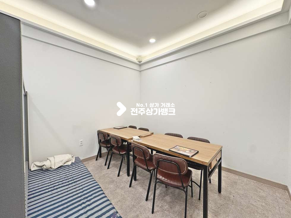 전북 전주완산구 중화산동2가 중산초 부근 70평대!! 내부인테리어까지 완벽구비된 상가 나왔습니다 월세 매물번호 17096 사진 7