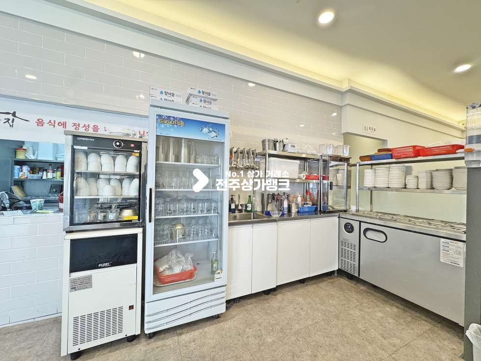 전북 전주완산구 중화산동2가 중산초 부근 70평대!! 내부인테리어까지 완벽구비된 상가 나왔습니다 월세 매물번호 17096 사진 11