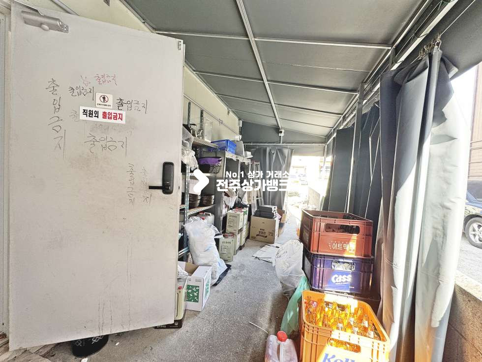 전북 전주완산구 중화산동2가 중산초 부근 70평대!! 내부인테리어까지 완벽구비된 상가 나왔습니다 월세 매물번호 17096 사진 14