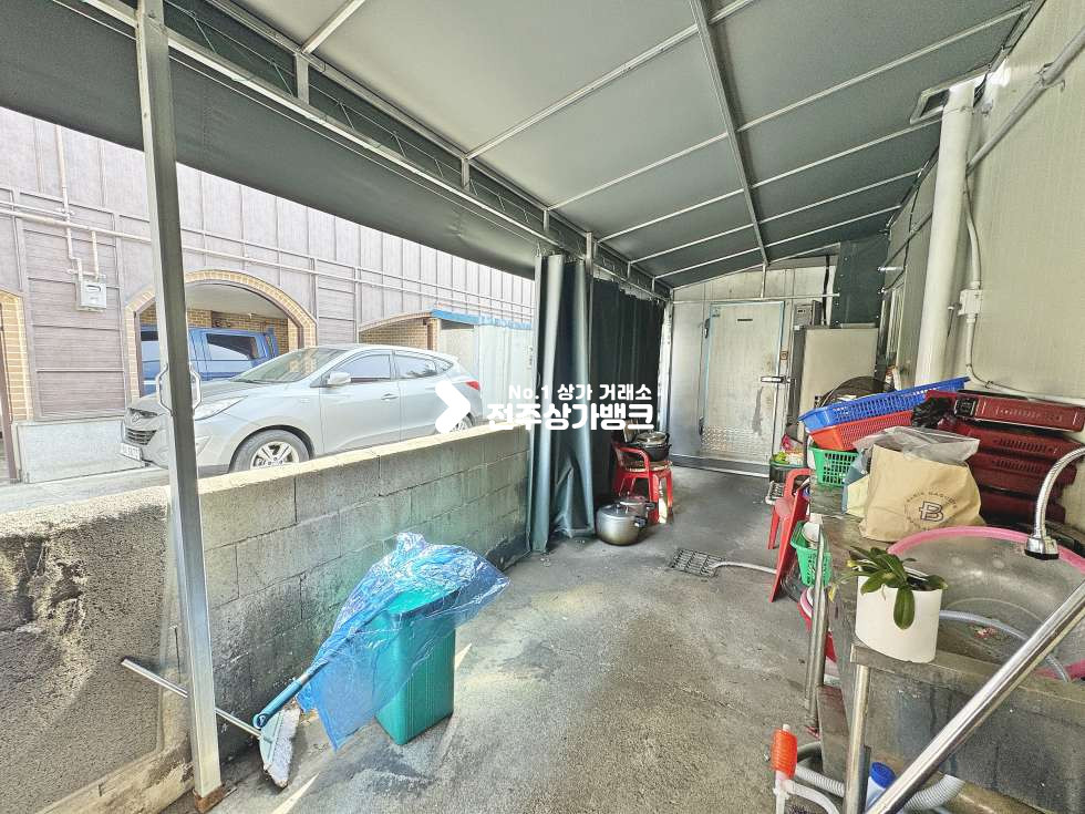 전북 전주완산구 중화산동2가 중산초 부근 70평대!! 내부인테리어까지 완벽구비된 상가 나왔습니다 월세 매물번호 17096 사진 15