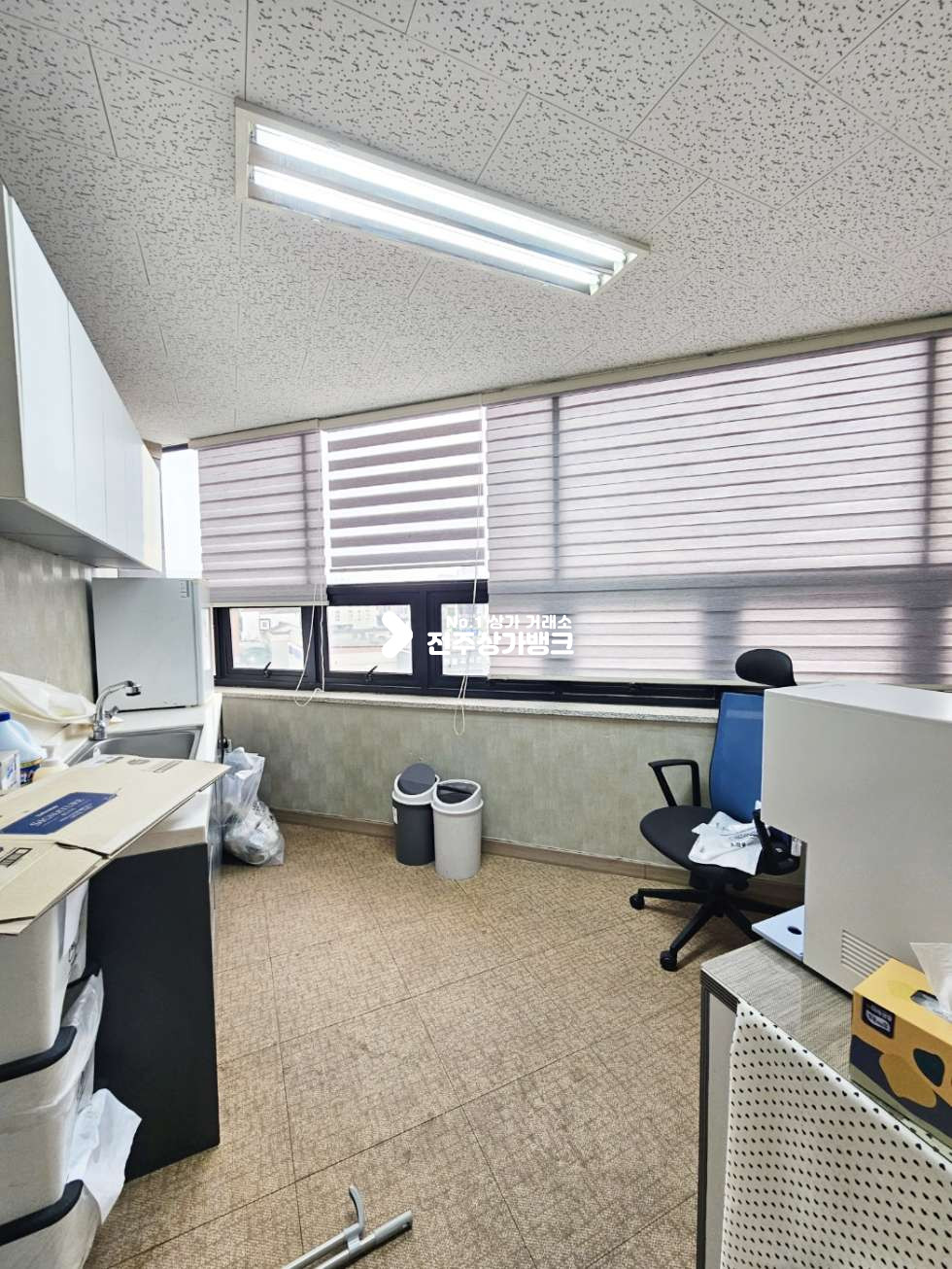 전북 전주완산구 효자동2가 ●우림중부근●38평●룸3개●4월26일이후입주● 월세 매물번호 17114 사진 3