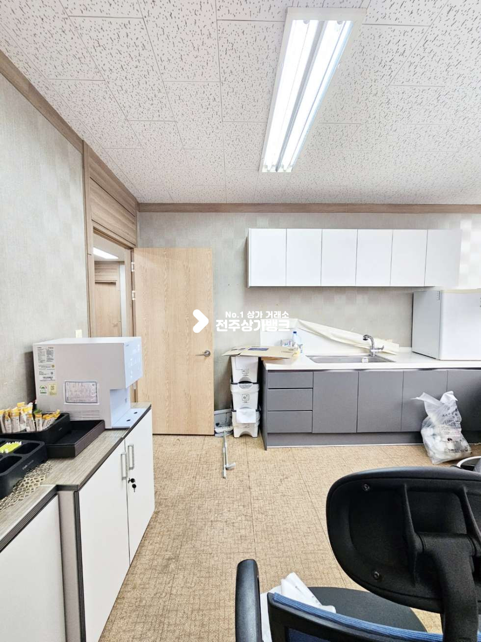 전북 전주완산구 효자동2가 ●우림중부근●38평●룸3개●4월26일이후입주● 월세 매물번호 17114 사진 4