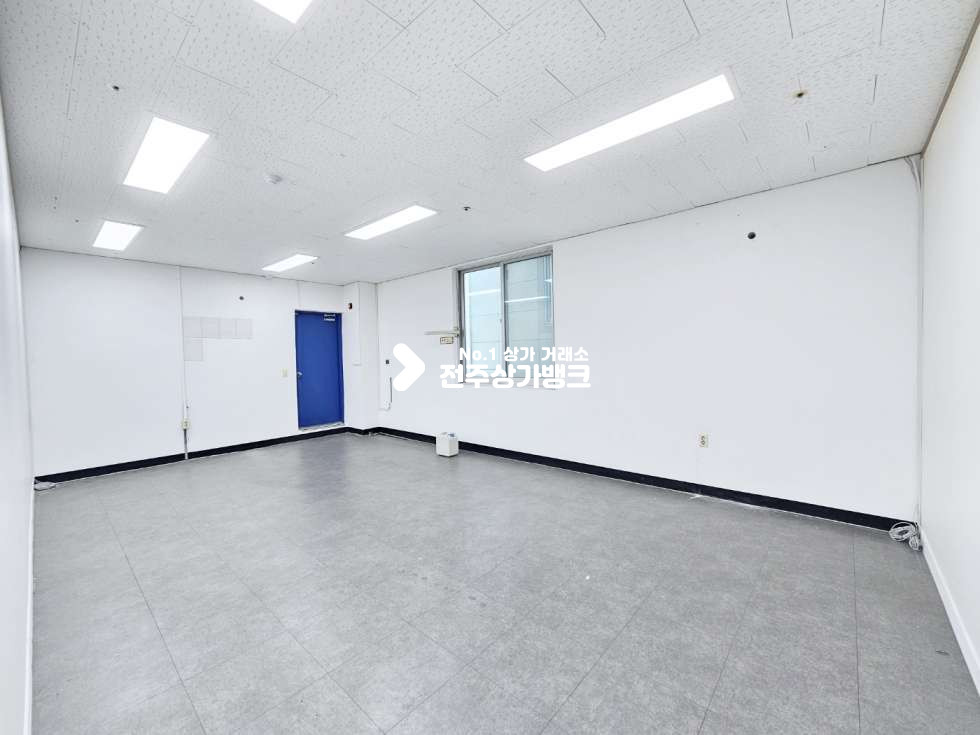 전북 전주완산구 효자동3가 ●전주대부근●55평●냉난방기2대●테라스●룸3개 월세 매물번호 17112 사진 7