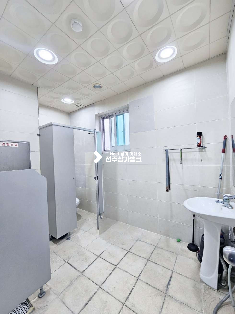 전북 전주완산구 효자동3가 ●전주대부근●55평●냉난방기2대●테라스●룸3개 월세 매물번호 17112 사진 8