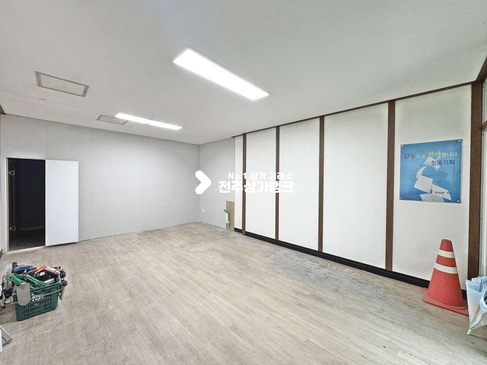 전북 전주완산구 효자동3가 방이 여러개? 사무실용도 공실나왔습니다 분활사용도 가능! 월세 매물번호 17128 사진 1