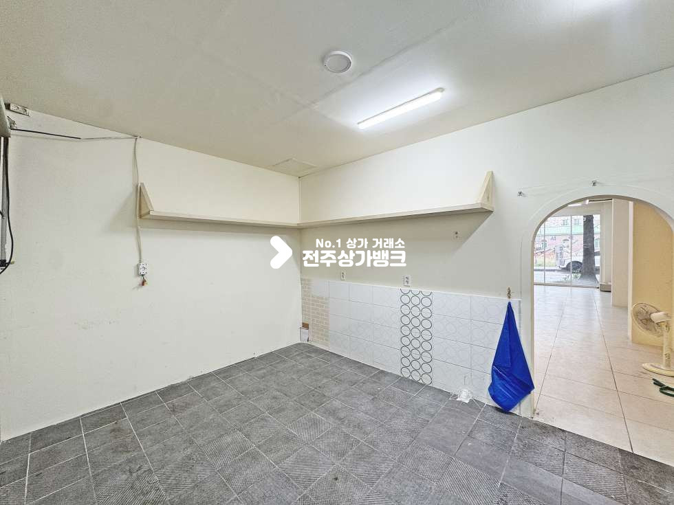 전북 전주완산구 효자동3가 넓은데 월세도 저렴하다 심지어 깔끔한 인테리어까지? 가성비 최강 공실 나왔습니다 월세 매물번호 17129 사진 5