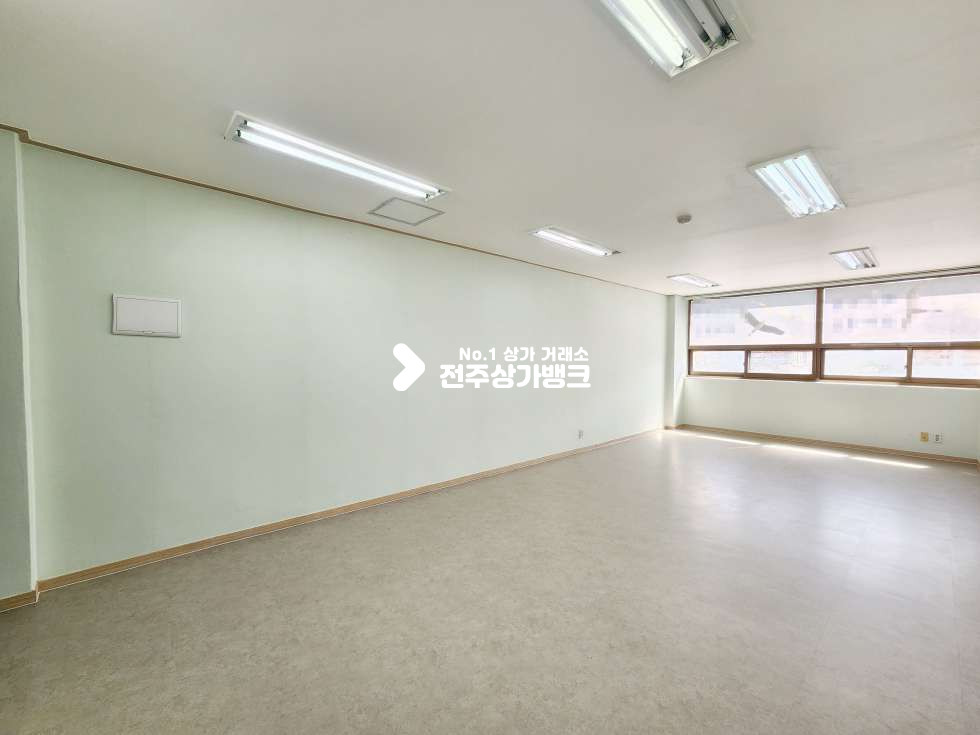 전북 전주완산구 효자동1가 초저렴. 상산타운아파트 단지내 상가. 인테리어 돼있음. 유동인구 많음 월세 매물번호 17133 사진 3