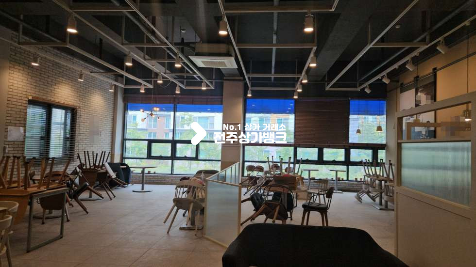 전북 전주덕진구 만성동 저렴한 권리금 시설깔끔 까페&미용상가 강력추천 즉시입주가능 ! 월세 매물번호 17136 사진 1