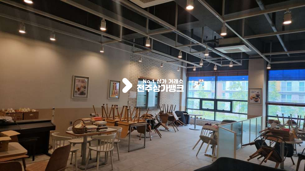 전북 전주덕진구 만성동 저렴한 권리금 시설깔끔 까페&미용상가 강력추천 즉시입주가능 ! 월세 매물번호 17136 사진 2