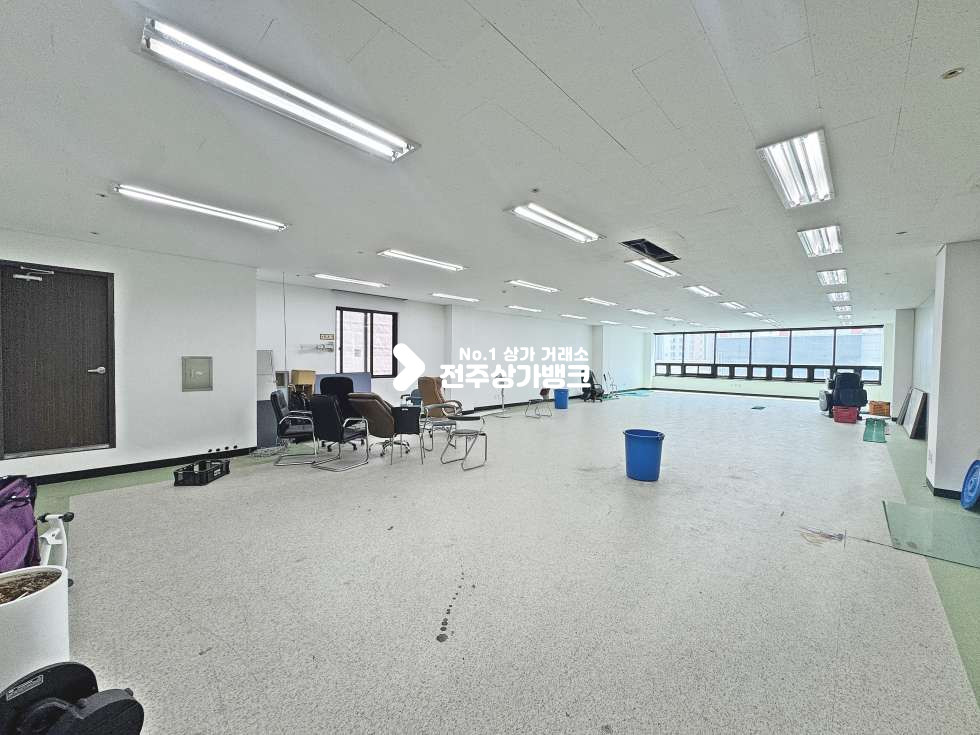 전북 전주완산구 효자동3가 신시가지 메인거리7층 넓은평수 상가 나왔습니다 월세 매물번호 17138 사진 1