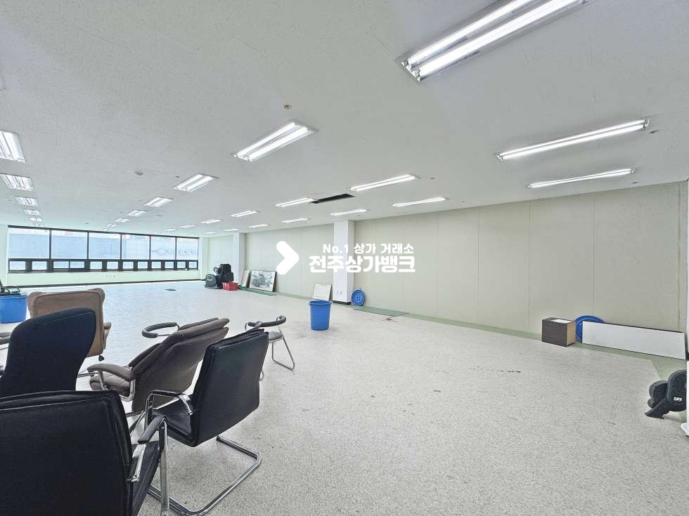 전북 전주완산구 효자동3가 신시가지 메인거리7층 넓은평수 상가 나왔습니다 월세 매물번호 17138 사진 2