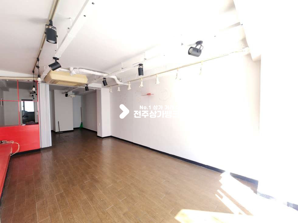 전북 전주완산구 효자동3가 전주대신정문 인근. 빌라밀집지 도로변 1층상가. 미용/뷰티업종, 네일샵등 추천 월세 매물번호 17041 사진 2
