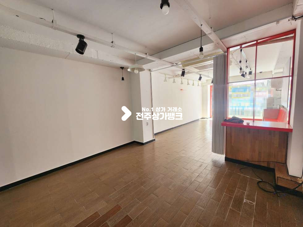전북 전주완산구 효자동3가 전주대신정문 인근. 빌라밀집지 도로변 1층상가. 미용/뷰티업종, 네일샵등 추천 월세 매물번호 17041 사진 6