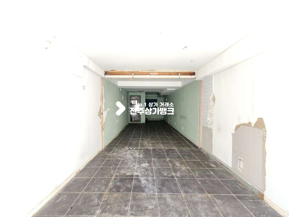 전북 전주완산구 효자동3가 전주대신정문 인근. 빌라밀집지 도로변 1층상가. 내부화장실O. 주차가능 월세 매물번호 17040 사진 1
