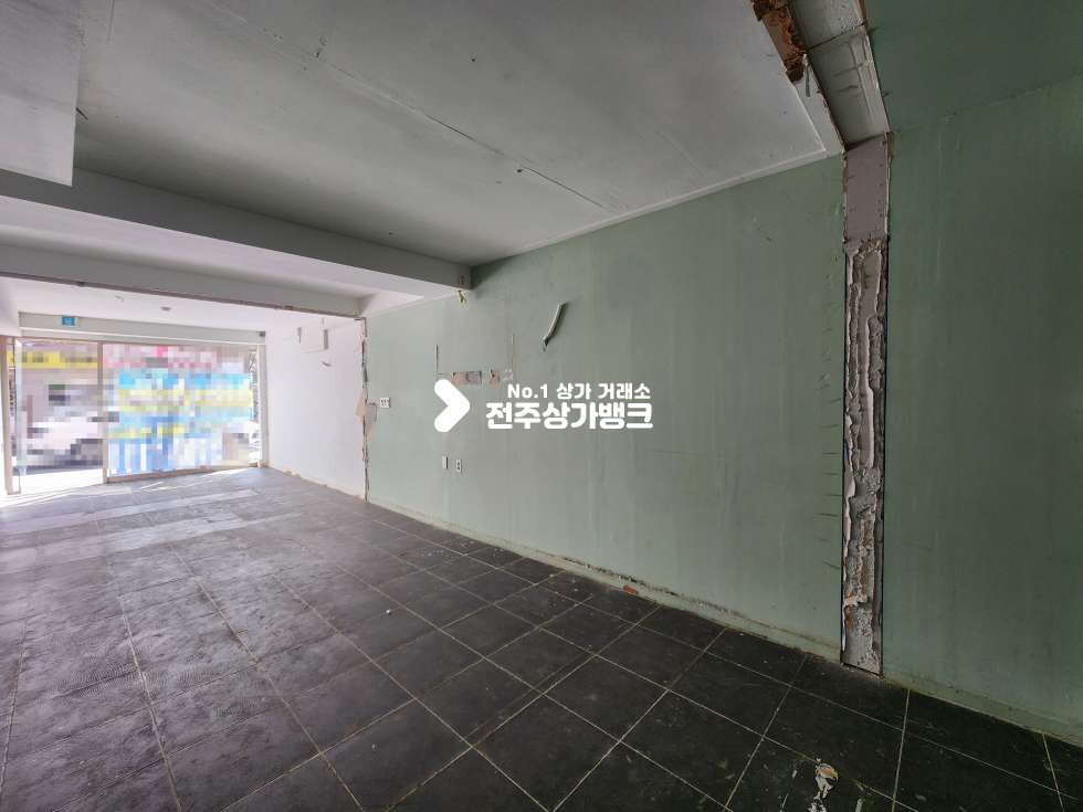 전북 전주완산구 효자동3가 전주대신정문 인근. 빌라밀집지 도로변 1층상가. 내부화장실O. 주차가능 월세 매물번호 17040 사진 5