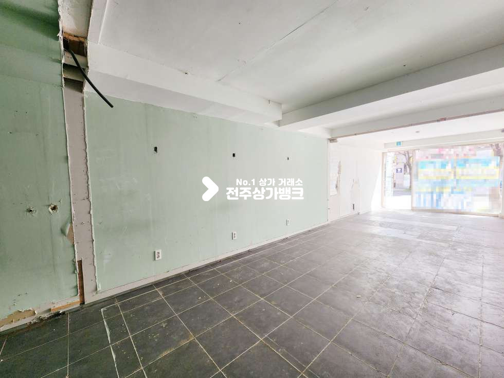 전북 전주완산구 효자동3가 전주대신정문 인근. 빌라밀집지 도로변 1층상가. 내부화장실O. 주차가능 월세 매물번호 17040 사진 6