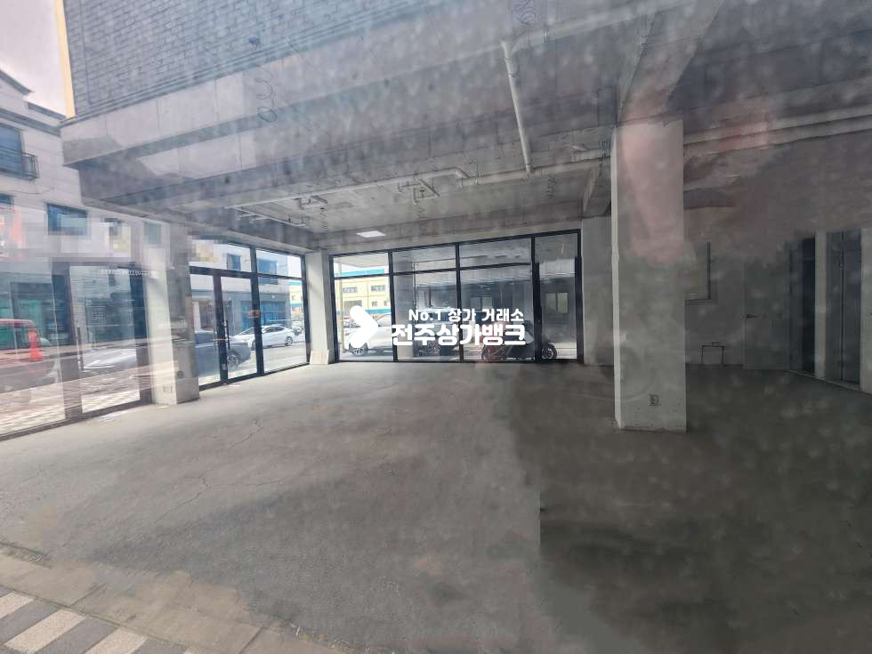 전북 전주덕진구 만성동 만성시티프라디움 아파트단지인근. 빌라밀집지 빌라1층상가. 주차편리함. 월세 매물번호 16959 사진 3