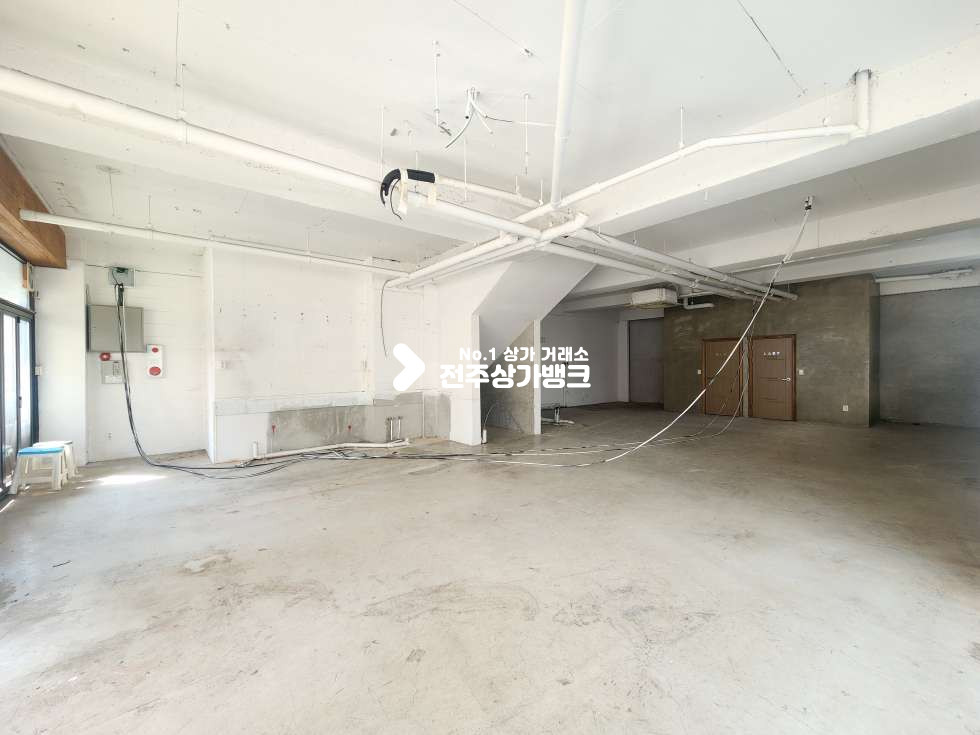 전북 전주완산구 효자동3가 문학초 부근. 빌라밀집지 빌라 1층상가. 내부화장실2개. 데크테라스 월세 매물번호 16856 사진 1