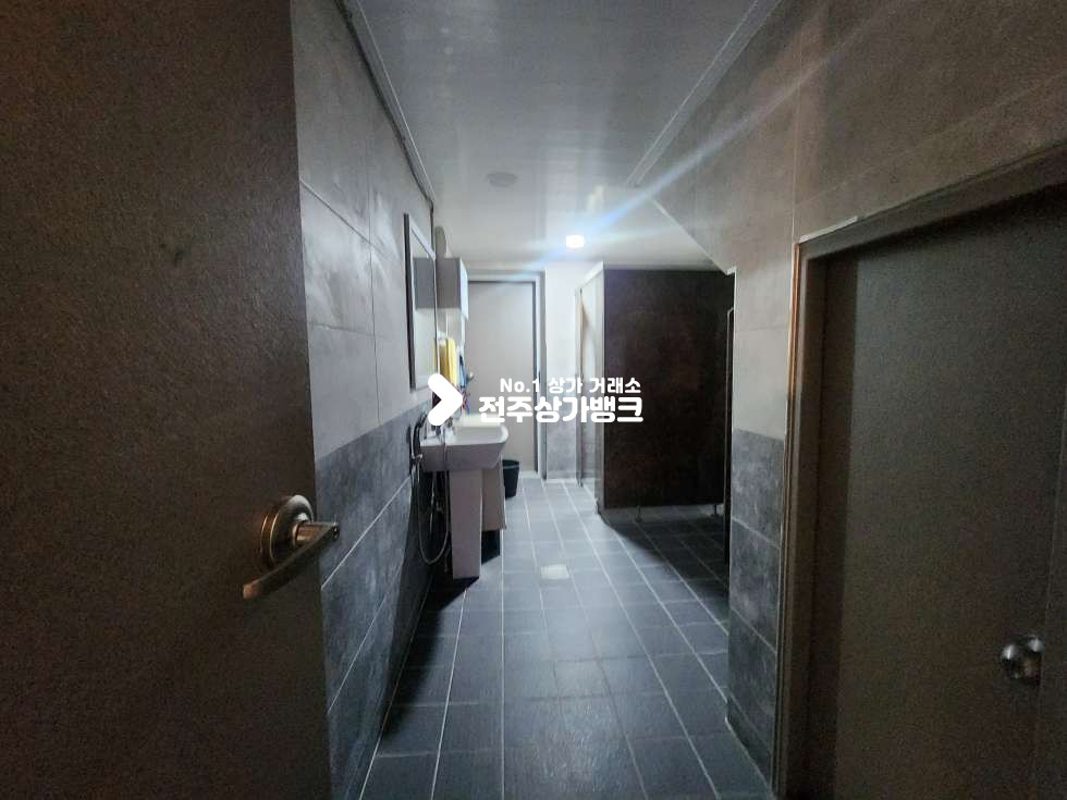 전북 전주완산구 효자동2가 효자동 신시가지 인근 .아파트 밀집지 1층상가. 인테리어 완료. 내부화장실O 월세 매물번호 16840 사진 8