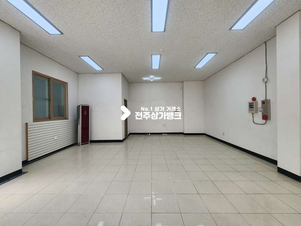 전북 전주완산구 효자동3가 문학초 부근. 빌라내 1층상가. 깔끔하고 깨끗한 내부 인테리어. 월세 매물번호 16825 사진 2