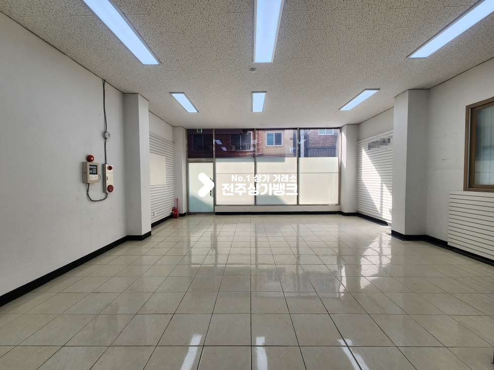 전북 전주완산구 효자동3가 문학초 부근. 빌라내 1층상가. 깔끔하고 깨끗한 내부 인테리어. 월세 매물번호 16825 사진 4