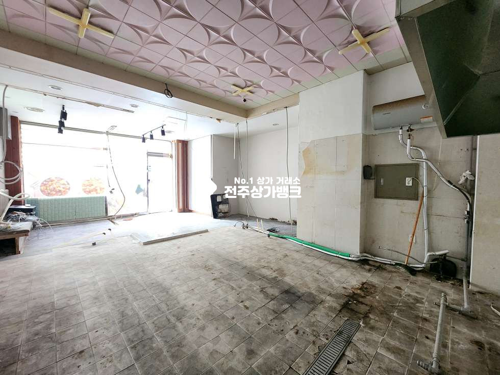 전북 전주완산구 효자동2가 평생교육원 인근. 아파트 빌라 밀집단지내 1층상가. 월세 매물번호 16813 사진 4