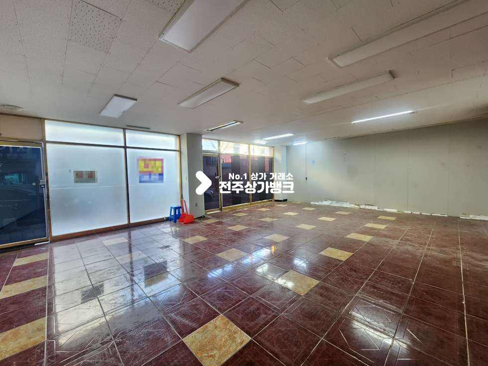 전북 전주완산구 효자동3가 서곡중 인근. 도로변 넓은 1층상가. 즉시입주가능 월세 매물번호 16812 사진 6