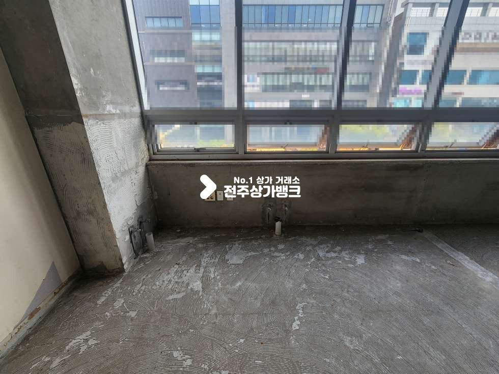 전북 완주군 이서면 혁신도시 번화가 대로변. 넓은 빌딩상가. 주차가능 월세 매물번호 17169 사진 7