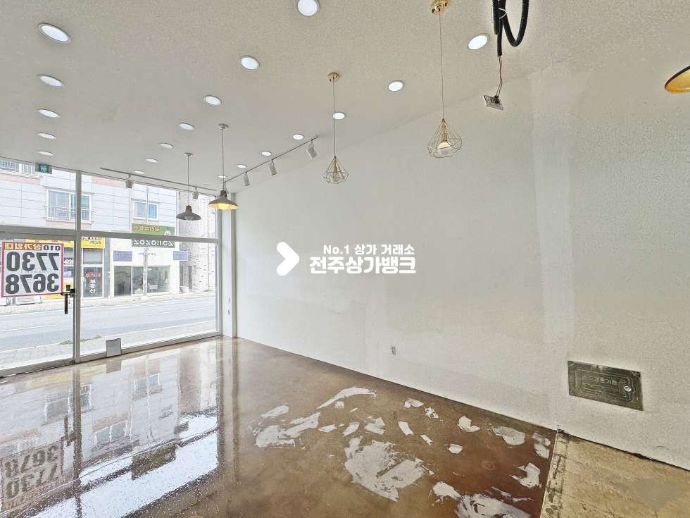 전북 전주덕진구 덕진동2가 네일샵하던 컨디션 최상급 공실나왔습니다 직접보시구 판단하세요 모든지 협의 가능합니다 월세 매물번호 17192 사진 1