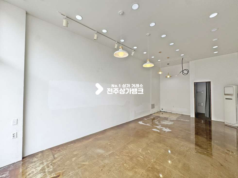 전북 전주덕진구 덕진동2가 네일샵하던 컨디션 최상급 공실나왔습니다 직접보시구 판단하세요 모든지 협의 가능합니다 월세 매물번호 17192 사진 4