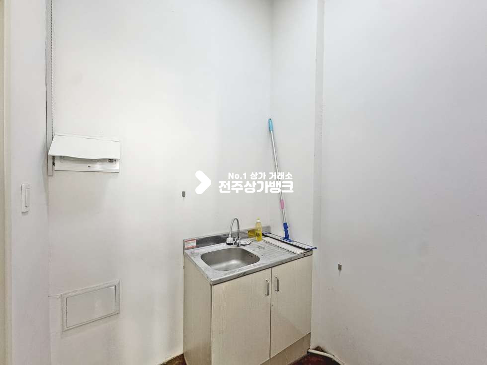 전북 전주덕진구 덕진동2가 네일샵하던 컨디션 최상급 공실나왔습니다 직접보시구 판단하세요 모든지 협의 가능합니다 월세 매물번호 17192 사진 5