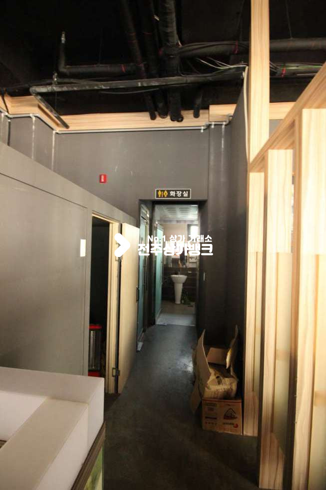 전북 전주완산구 효자동3가 신시가지 중심 상권에 위치한 1층 상가 자리 입니다. 월세 매물번호 10905 사진 5