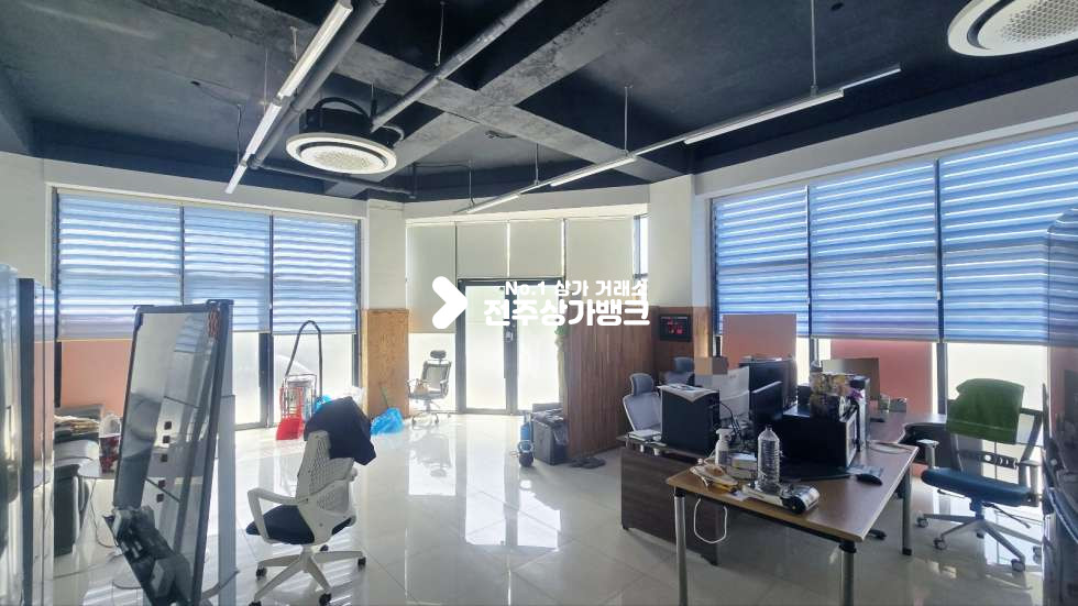 전북 전주덕진구 만성동 만성동 무권리금 에어컨 2대 설치된 1층상가 , 인테리어깔끔 즉시입주가능 월세 매물번호 17196 사진 3