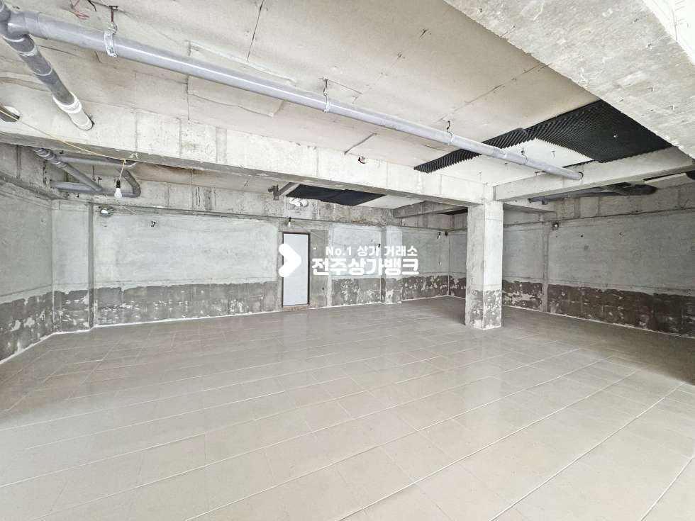 전북 전주완산구 서신동 서신동 넓은데 가격이 저렴한 상가 공실이나왔습니다 가격 조절 적극 협의 가능 월세 매물번호 17202 사진 3