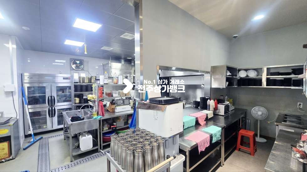 전북 전주덕진구 팔복동2가 공단에 위치한 2층 음식점 양도양수 권리금,월세 협의가능 , 월세 매물번호 17217 사진 9