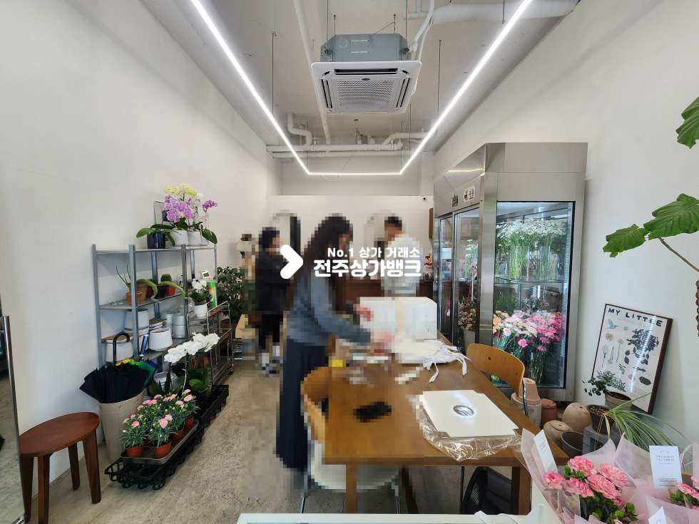 전북 전주완산구 효자동2가 효자도서관 인근 도로변 1층상가. 유동인구 있음. 내부화장실 있음. 월세 매물번호 17220 사진 1