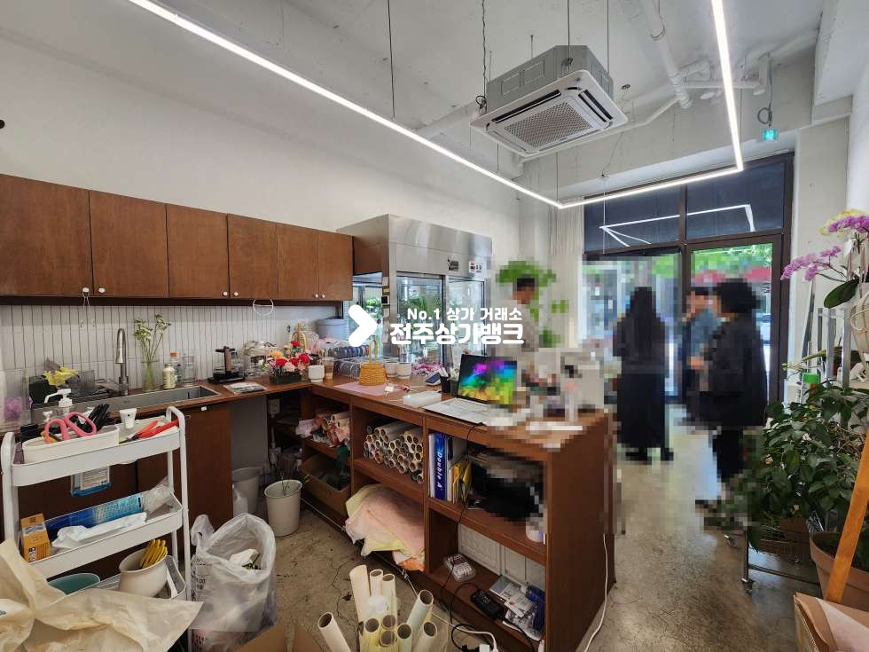 전북 전주완산구 효자동2가 효자도서관 인근 도로변 1층상가. 유동인구 있음. 내부화장실 있음. 월세 매물번호 17220 사진 3