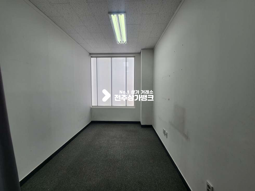 전북 전주완산구 효자동2가 수병원 사거리. 가시성 좋은 대로변 빌딩상가. 내부 룸 많음. 인테리어완. 월세 매물번호 17223 사진 11