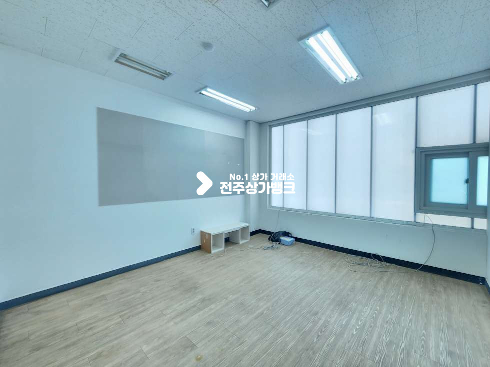 전북 전주완산구 효자동2가 수병원 사거리. 가시성 좋은 대로변 빌딩상가. 내부 룸 많음. 인테리어완. 월세 매물번호 17223 사진 12