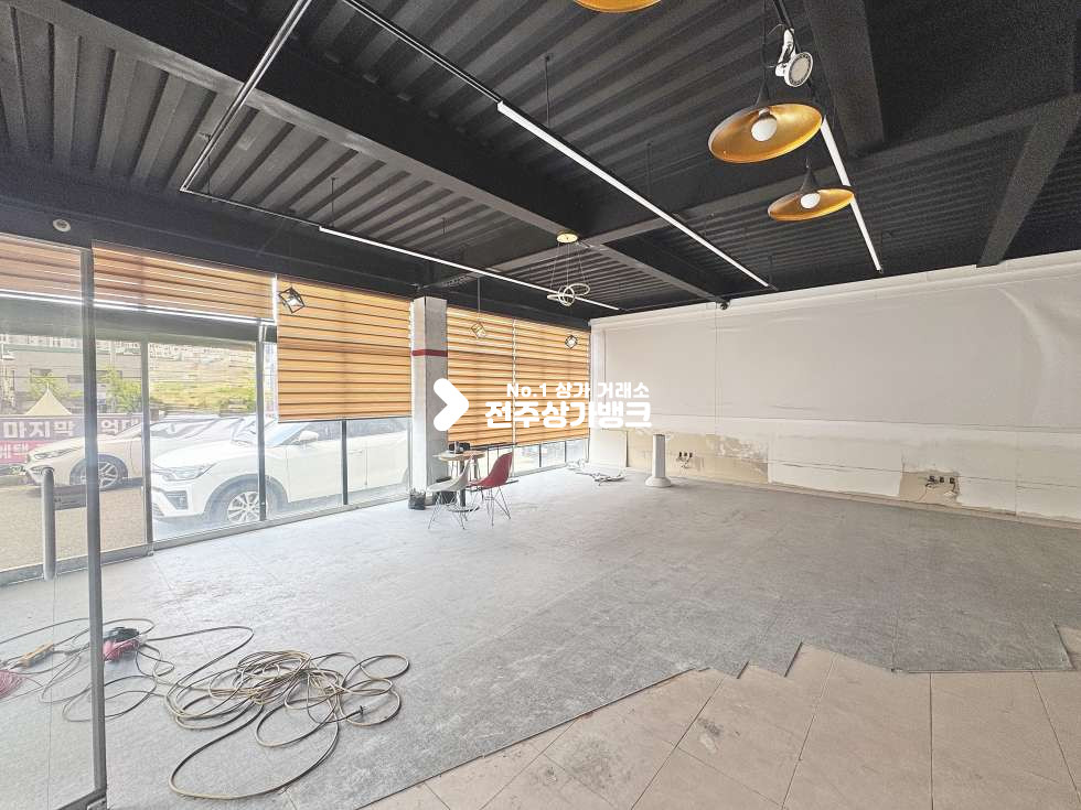 전북 전주완산구 중화산동2가 중화산동 카페 하던 자리 그대로 공실나왔습니다 월세 매물번호 17233 사진 3