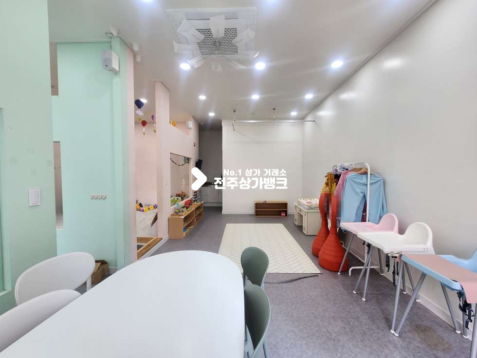전북 전주완산구 효자동3가 효자동 나마트 부근. 키즈카페용 인테리어 완비. 넓고 깔끔한 1층상가 월세 매물번호 16866 사진 1