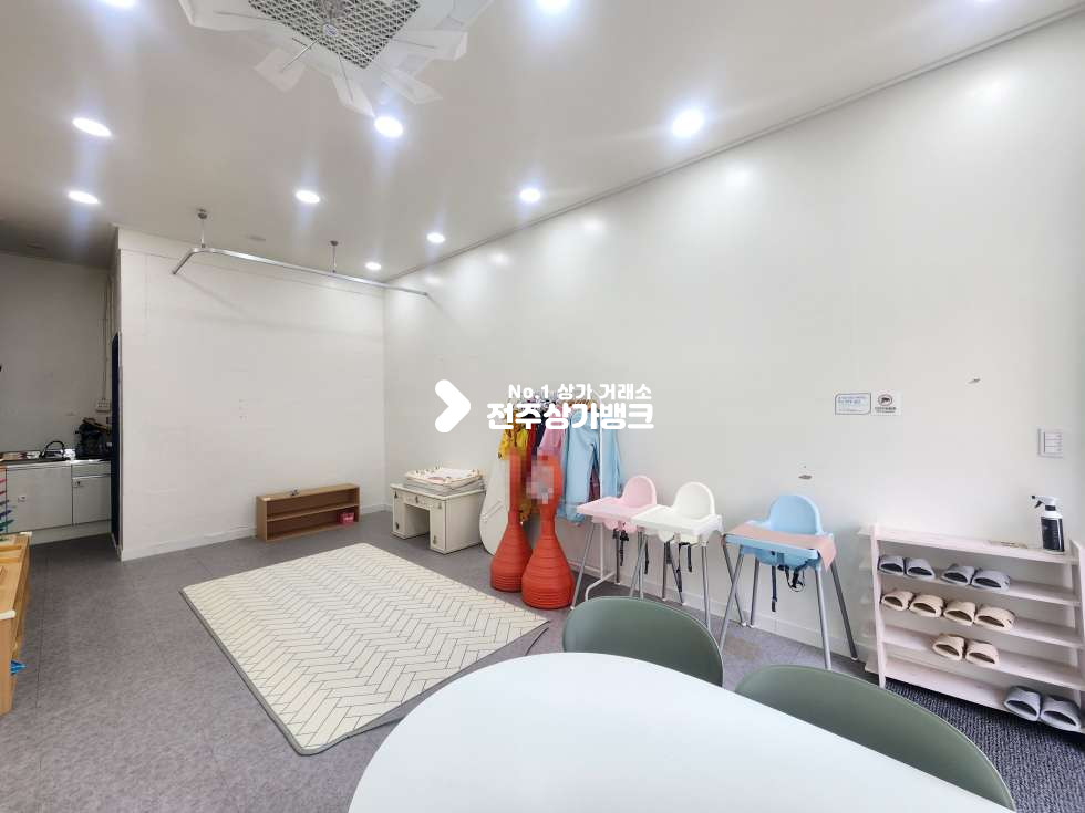 전북 전주완산구 효자동3가 효자동 나마트 부근. 키즈카페용 인테리어 완비. 넓고 깔끔한 1층상가 월세 매물번호 16866 사진 3