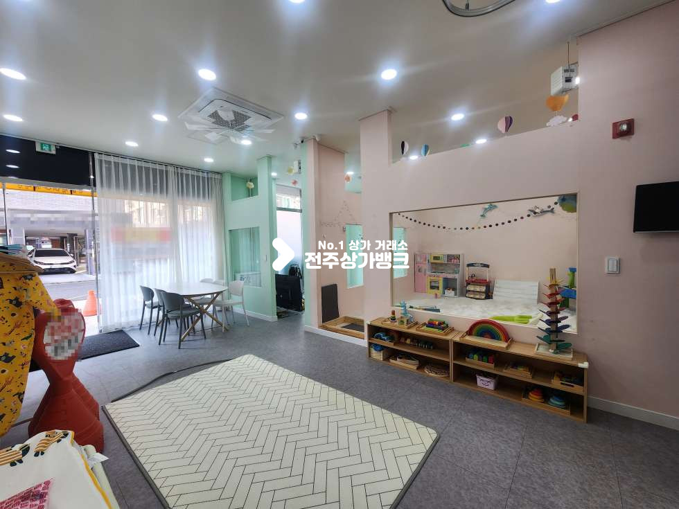 전북 전주완산구 효자동3가 효자동 나마트 부근. 키즈카페용 인테리어 완비. 넓고 깔끔한 1층상가 월세 매물번호 16866 사진 4