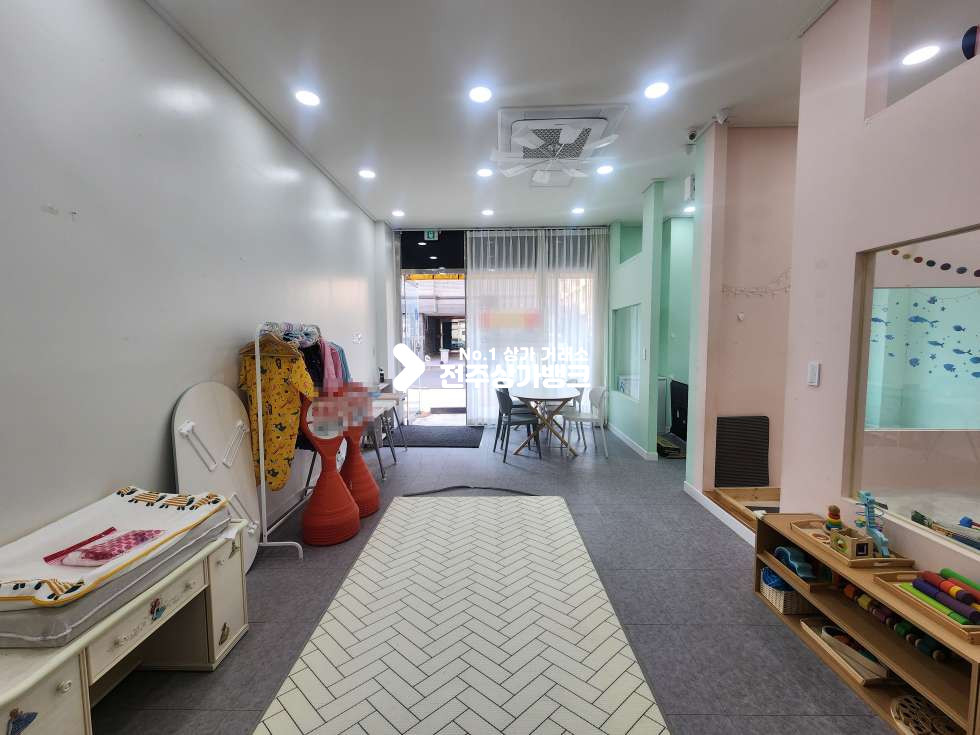 전북 전주완산구 효자동3가 효자동 나마트 부근. 키즈카페용 인테리어 완비. 넓고 깔끔한 1층상가 월세 매물번호 16866 사진 5