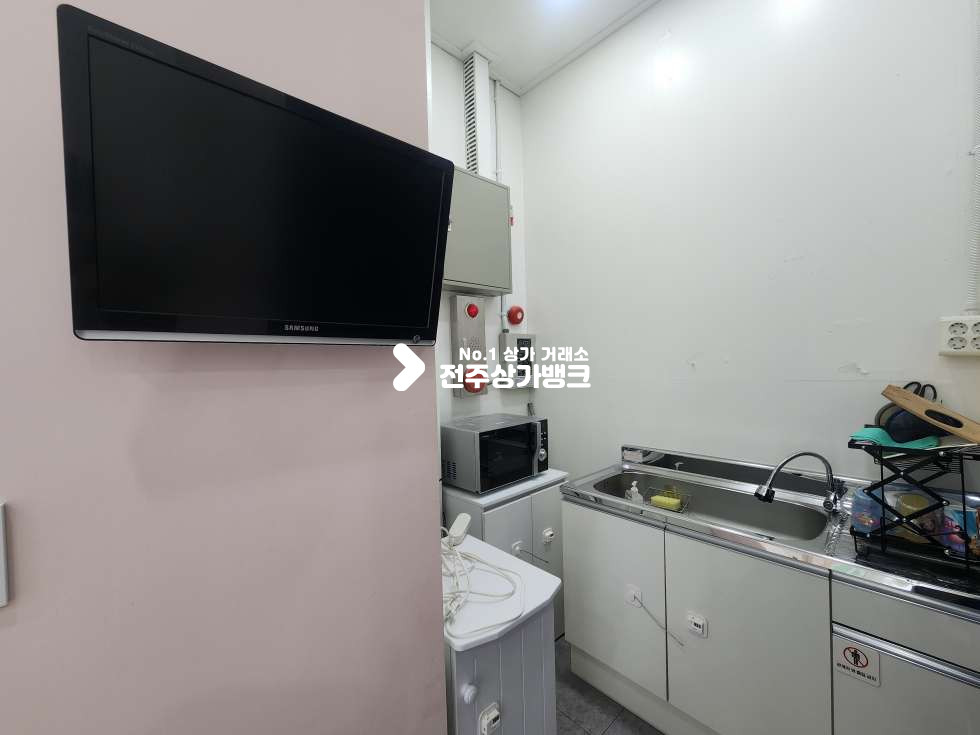 전북 전주완산구 효자동3가 효자동 나마트 부근. 키즈카페용 인테리어 완비. 넓고 깔끔한 1층상가 월세 매물번호 16866 사진 6