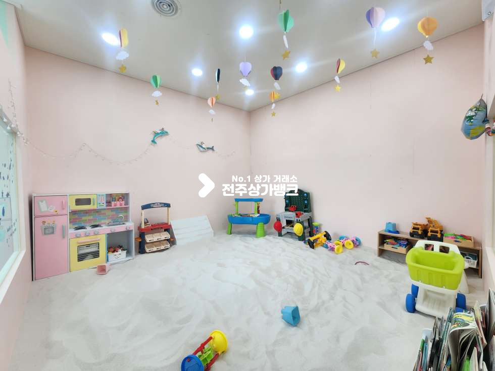 전북 전주완산구 효자동3가 효자동 나마트 부근. 키즈카페용 인테리어 완비. 넓고 깔끔한 1층상가 월세 매물번호 16866 사진 8